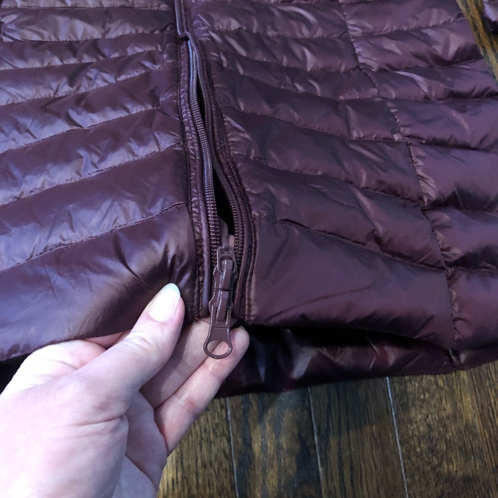 The North Face Girls L (12Y) Dark Merlot Lightweight Down Hooded Puffer Jacket - Picture 4 of 11